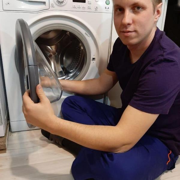 Александр:  Ремонт стиральных и посудомоечных машин. Выезд бесплатный. 