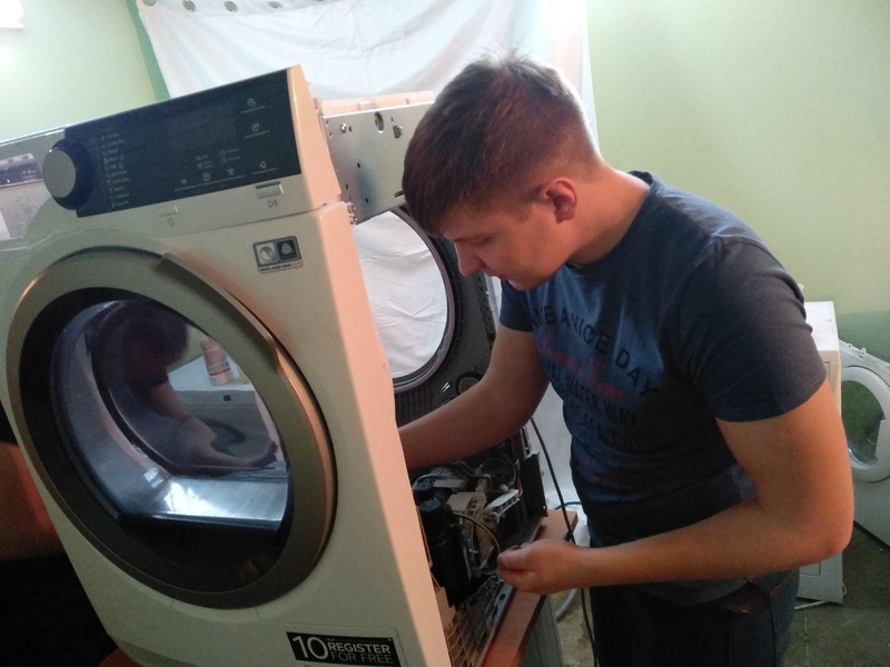 ДЕНИС:  Ремонт стиральных машин. Доступно! Частник