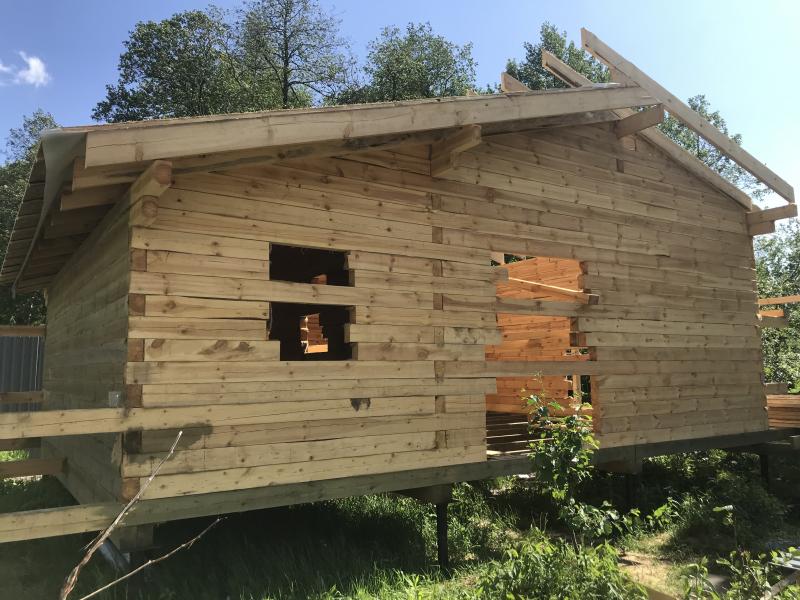 Виталий :  Строительство каркасных и деревянных домов .