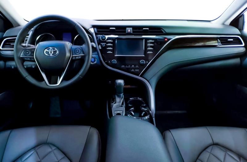 Виталий :  Аренда авто без водителя, новая Toyota Camry 2019