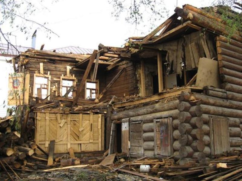 Сон разобранный дом. Демонтаж старых домов. Разрушенный деревянный дом. Демонтаж деревянных домов. Снесенный деревянный дом.