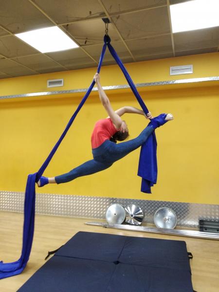 Светлана:  Воздушная гимнастика на полотнах, фитнес на пилоне