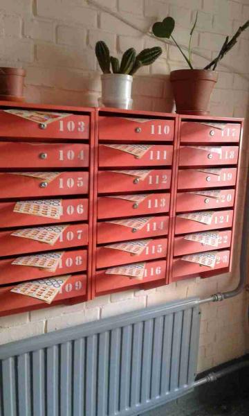 Марина:  Распространение листовок по почтовым ящикам 