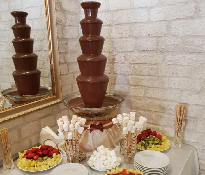 Студия Свадебного Декора:  Шоколадный фантан с подарком 