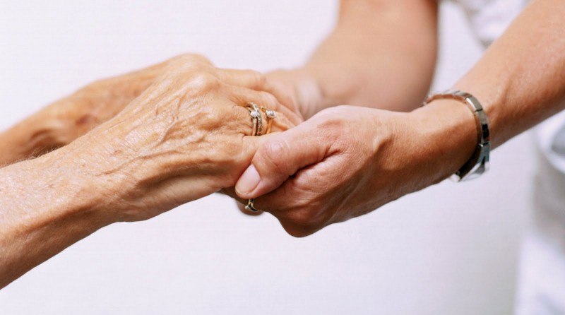 Румия:  Компания "HomeMedService" подберёт сиделку для пожилых людей/инвалидов