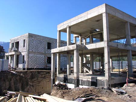 Руслан :  Бетонные работы строительство домов фундамент 