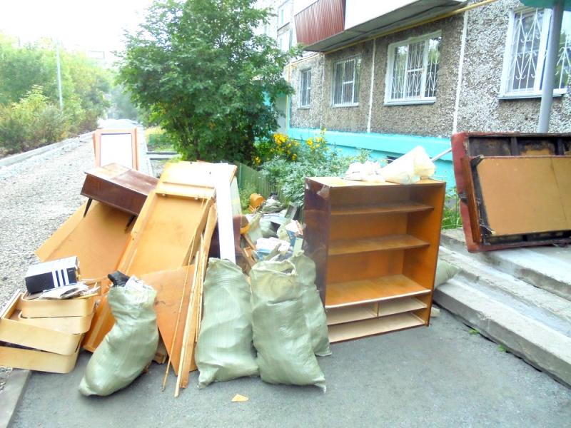 Артём:  Вывозим любой строительный мусор, старую мебель.Газели.