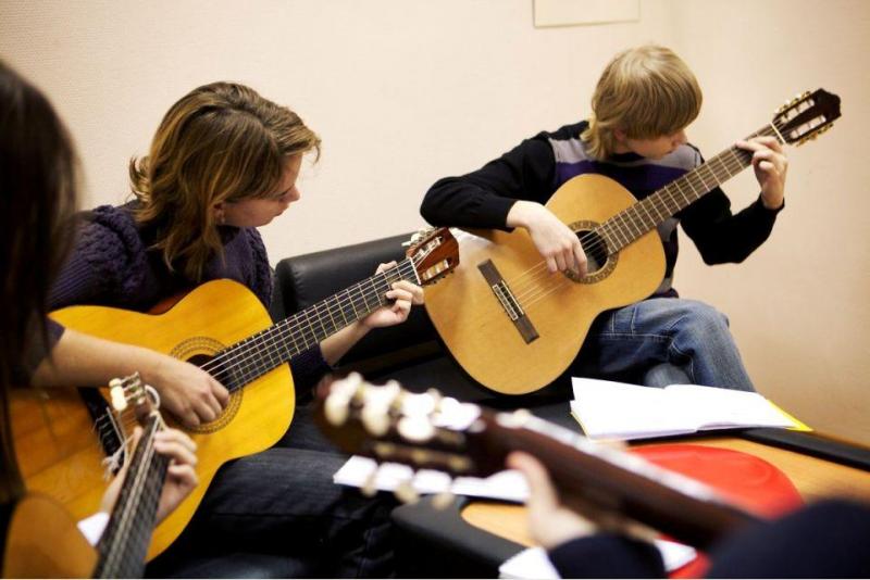 Андрей Владимирович:  Курсы игры на гитаре для детей и взрослых