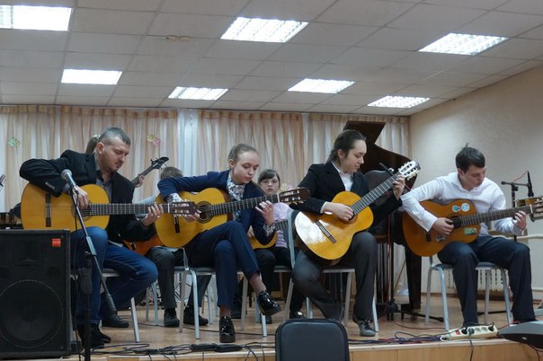 Евгений :  Уроки игры на гитаре в Омске с выездом на дом и по скайпу