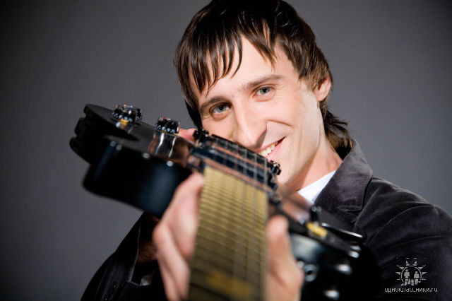 Дмитрий:  Частные уроки игры на электрогитаре и акустической гитаре