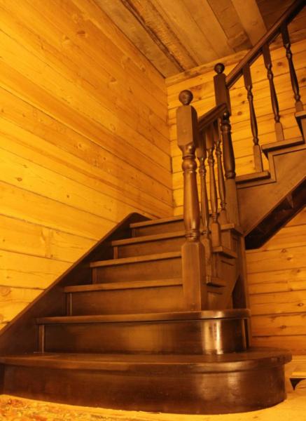 Вадим:  Изготовление деревянных лестниц на заказ 