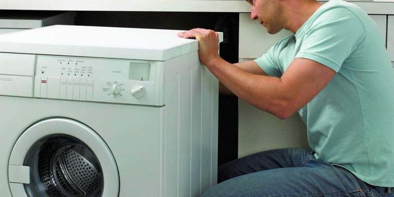 Захар:  Ремонтирую стиральные машины на дому