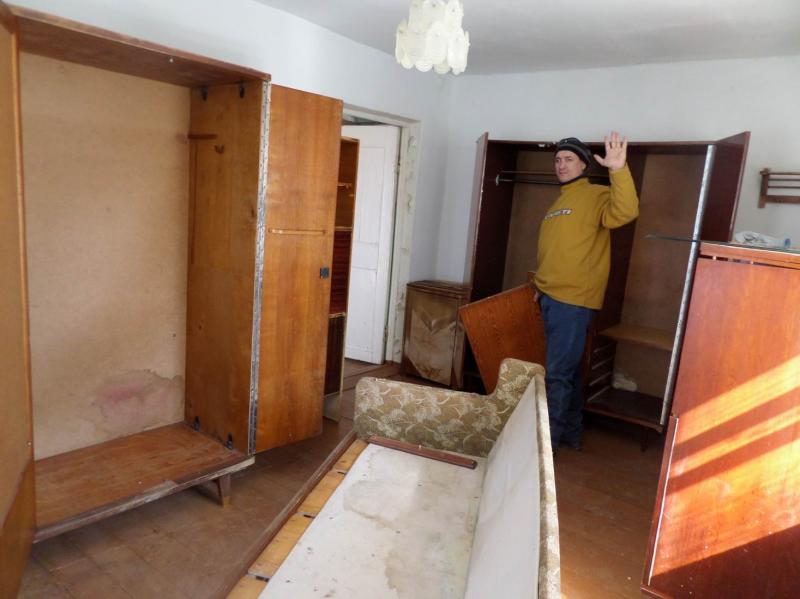 Кирилл:  Утилизация старой мебели, диваны, стенки и др 