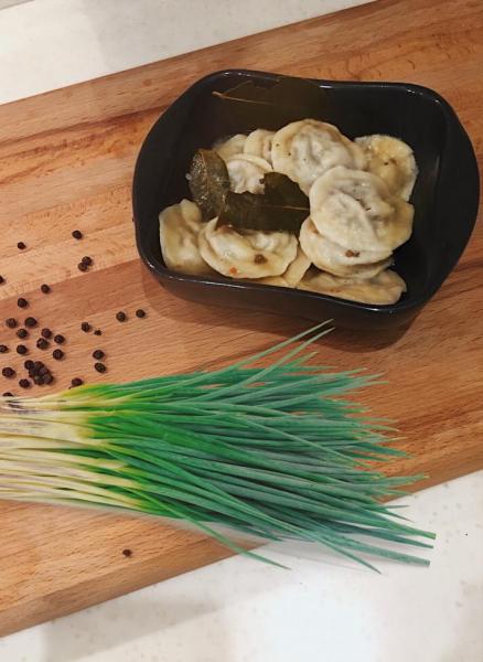 Пельмешок:  Домашние пельмени , ручной лепки с Белыми грибами Vegan