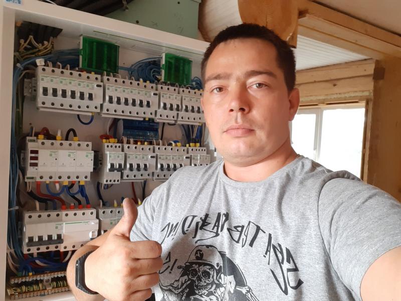 Дмитрий:   Электрик, услуги электрика электромонтажные работы