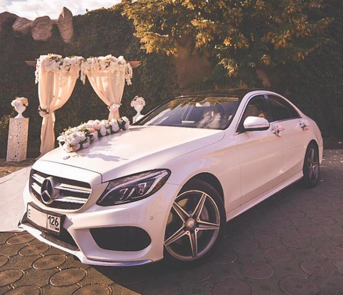 Артём:  Прокат автомобиля на свадьбу белый Mercedes-Benz