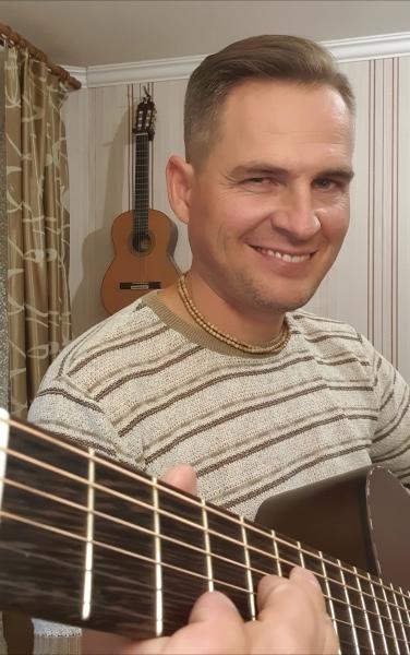 Евгений Пескин:  Обучаю игре на гитаре