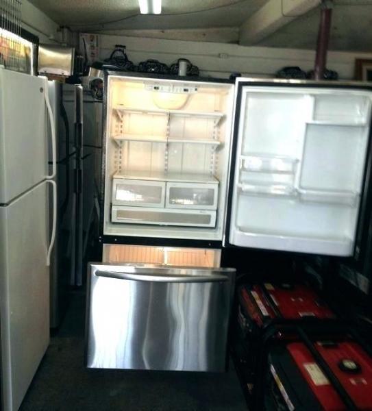 Артем:  Ремонт холодильников на дому в СПб