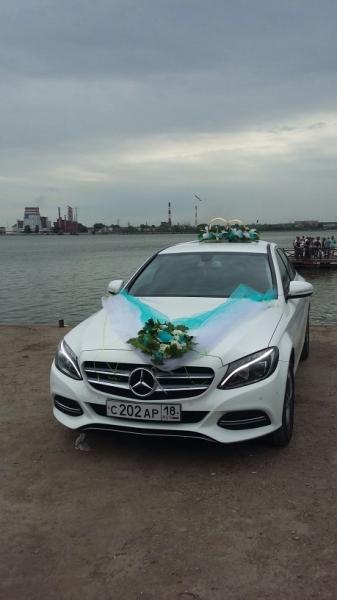 Андрей Аркадьевич:  Автомобиль Mercedes Benz на свадьбу/ вечеринку/ выписку/ трансфер