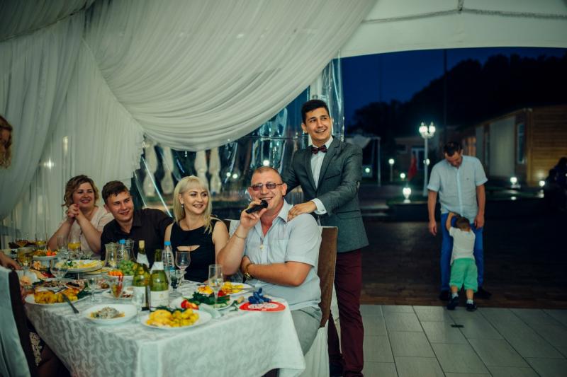 Дмитрий:  Проведение праздничных торжеств: свадьбы, юбилеи, корпоративы.