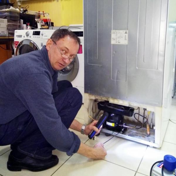 Валерий:  Отремонтирую починю холодильник быстро и качественно