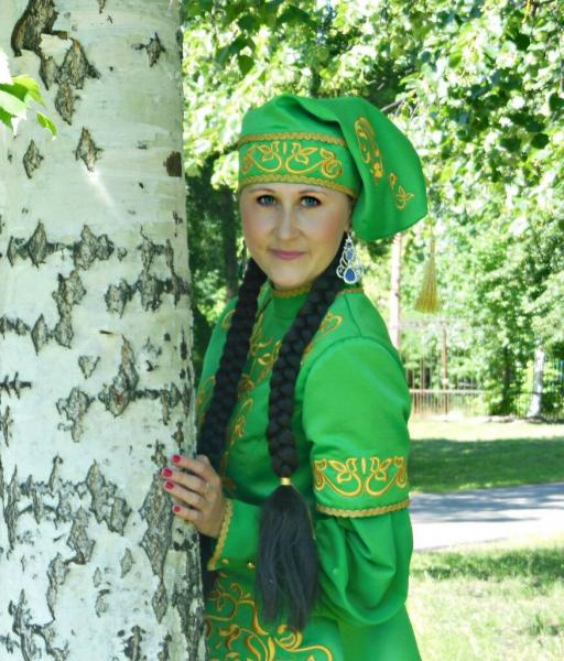 Гузель:  Ведущая свадеб на татарском и русском языках