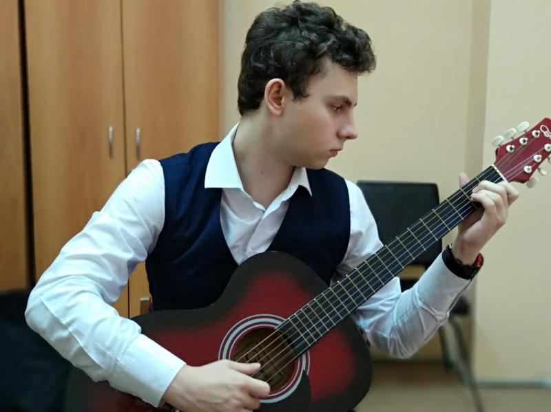 Владимир:  Уроки игры на гитаре