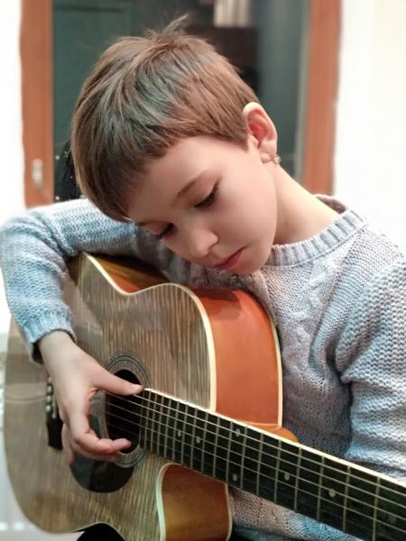 Владимир:  Уроки игры на гитаре