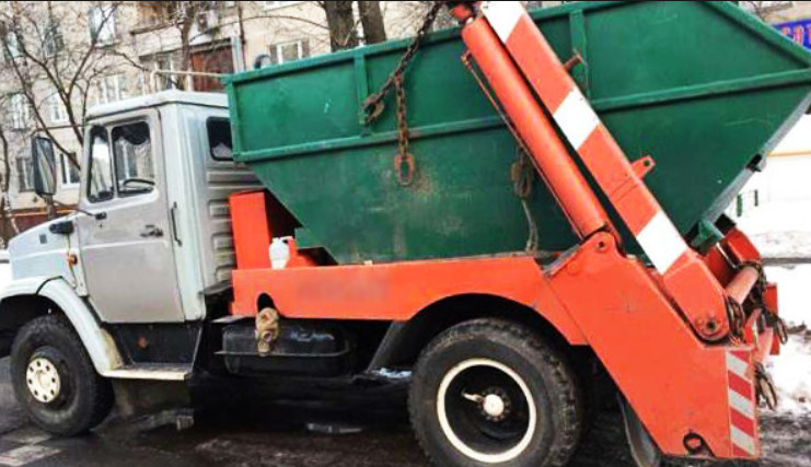 Алексей:  Вывожу мусор газелями и контейнерами 8 м3
