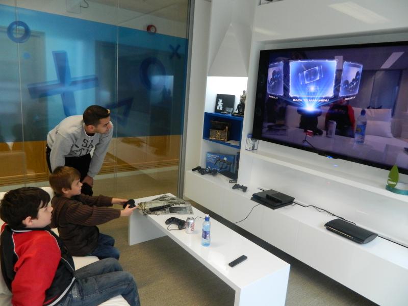 Sony remote play. Sony ps4 игры. Виртуальная реальность vr плейстейшен. Kinect ps4. Комплект для ps3 sony playstation move.