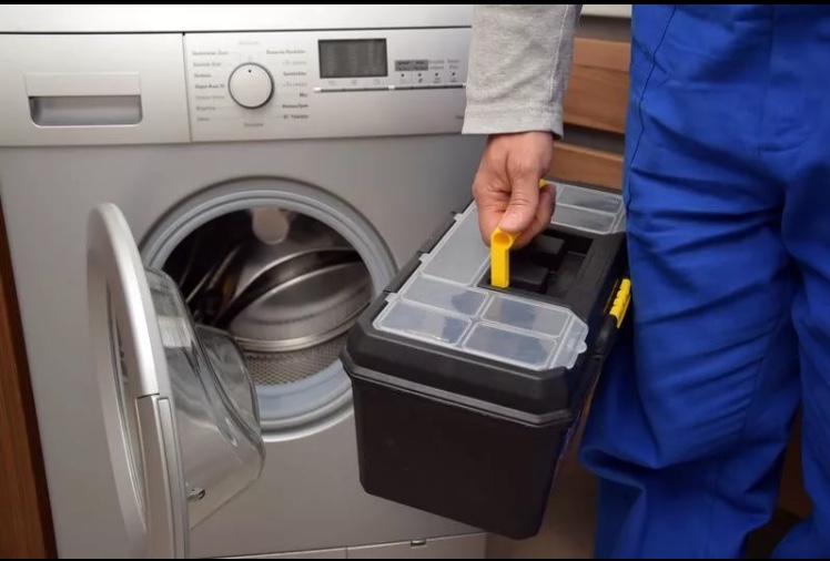 Никита:  Ремонт стиральных машин,посудомоечных и холодильников