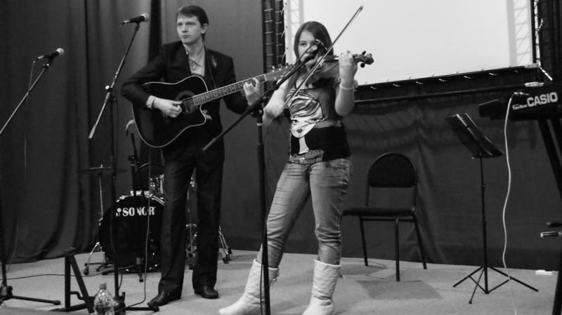 Анастасия:  Преподавание гитары, скрипки или фа-но