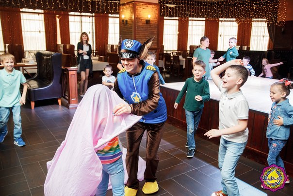 Костюмы аниматоров для детских праздников. Одис аниматор. Аниматоры на праздник. Старый аниматор. Старый аниматор.