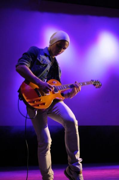 Дмитрий :  Уроки игры на гитаре