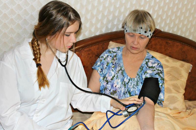 Юлия Александровна:  Приходящая сиделка для лежачего больного