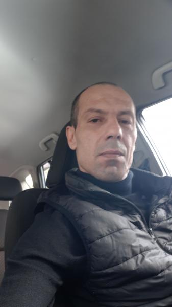 Арарат : Курьер на своем легковой автомобиле Арарат : Курьер на своем легковой автомобиле