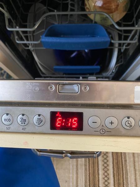 Вячеслав:  Ремонт стиральных машин и холодильников