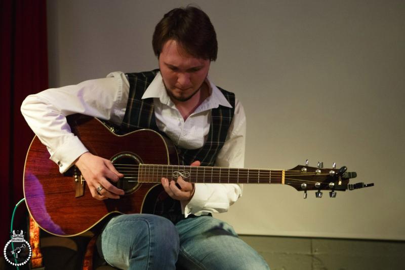 Артем Дробышевский:  Обучение игре на гитаре 