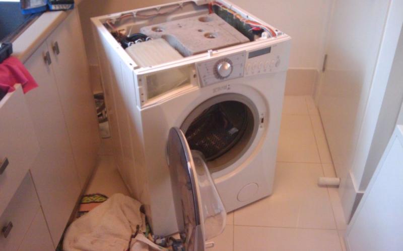 Алексей:  Ремонт стиральных и посудомоечных машин. 