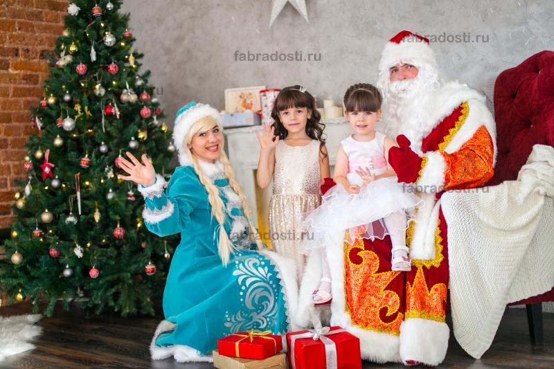 Дед Мороз и Снегурочка Аниматоры на:  Дед Мороз и Снегурочка на дом, в школу, детский сад Москва