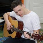 Оксана:  Уроки игры на гитаре