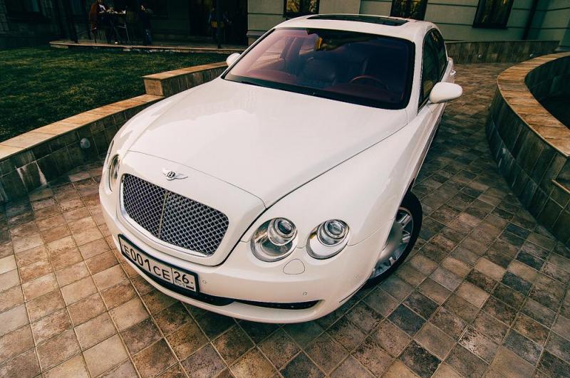 Мерседес бентли. Белый Mercedes Bentley. Крайслер Bentley-Style. 221 Мерседес или Bentley Continental.