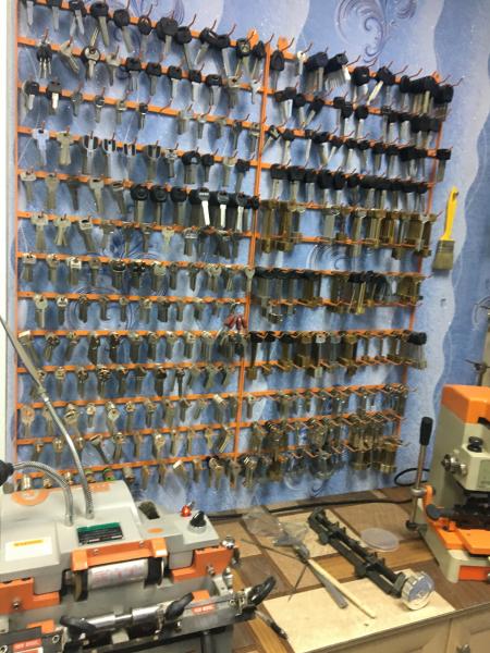 Замир:  Ремонт Обуви и изготовление ключей