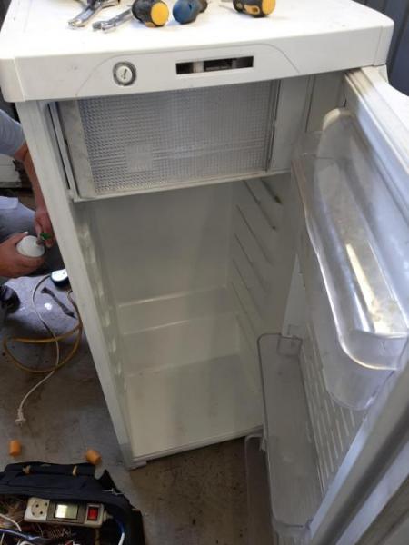 Арсений:  Ремонт бытовых холодильников на дому