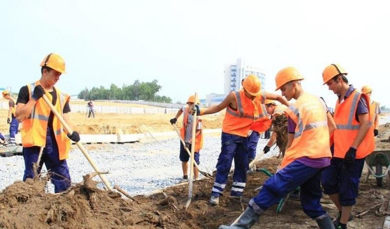 Наталья:  Слаженная бригада рабочих строительных профессий