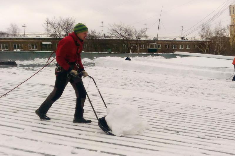 Альпкомпани:  Уборка снега с крыш
