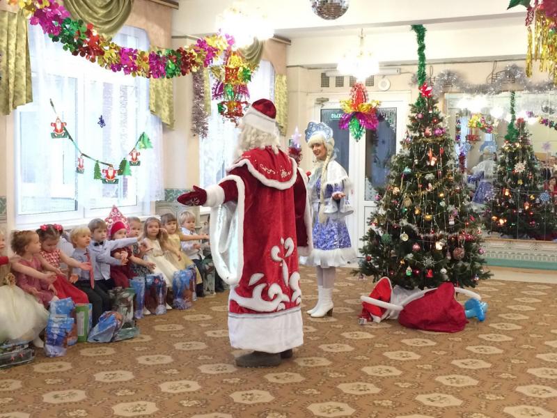 Дед мороз и Снегурочка в Прокопьевске