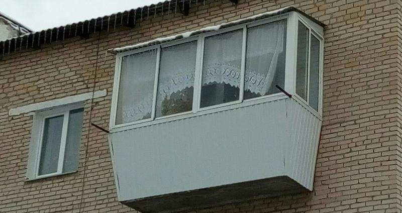 Мастерская.:  Белоснежные балконы купе.