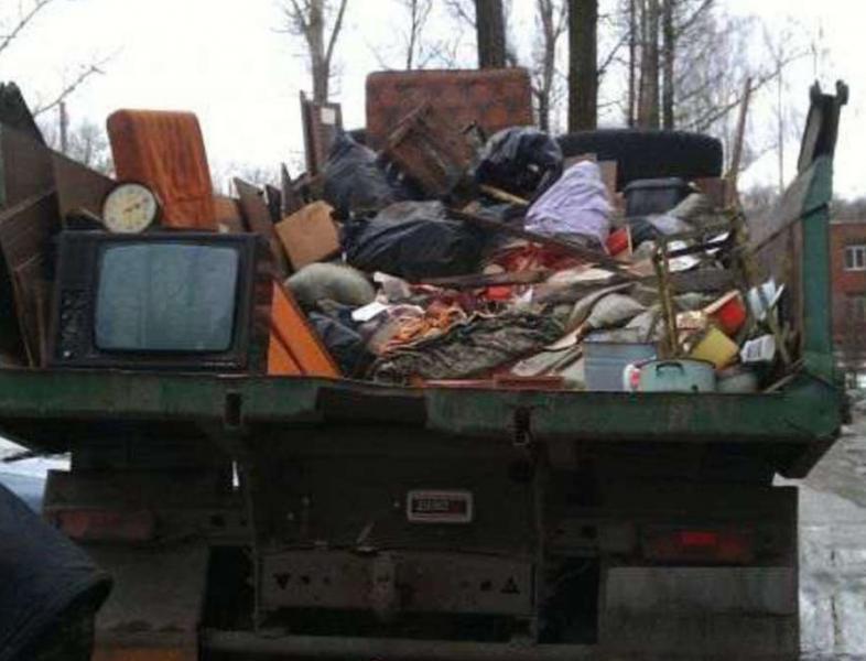 Олег:  Вывоз мусора. Все районы.