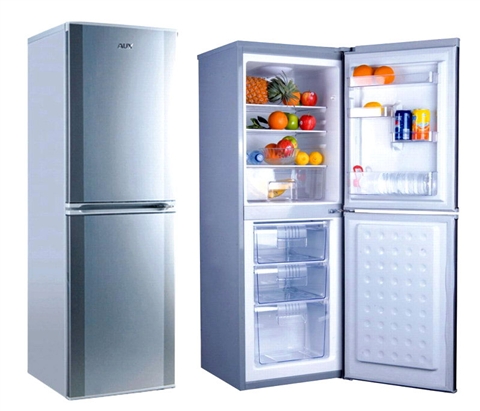 Максим:  Ремонт холодильников.